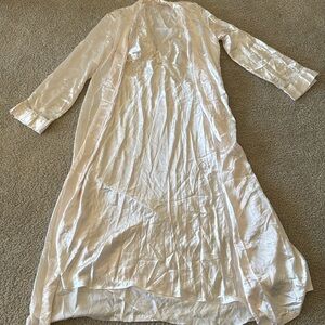 💜 3 for $10 Gilligan & O'Malley Cream Satin Robe